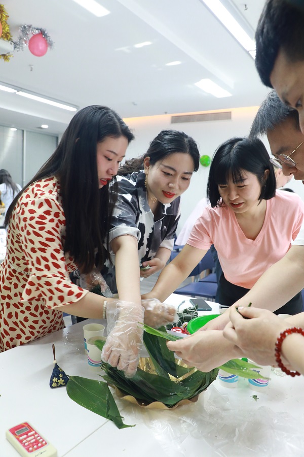 端午佳節(jié)，“歡樂放粽”